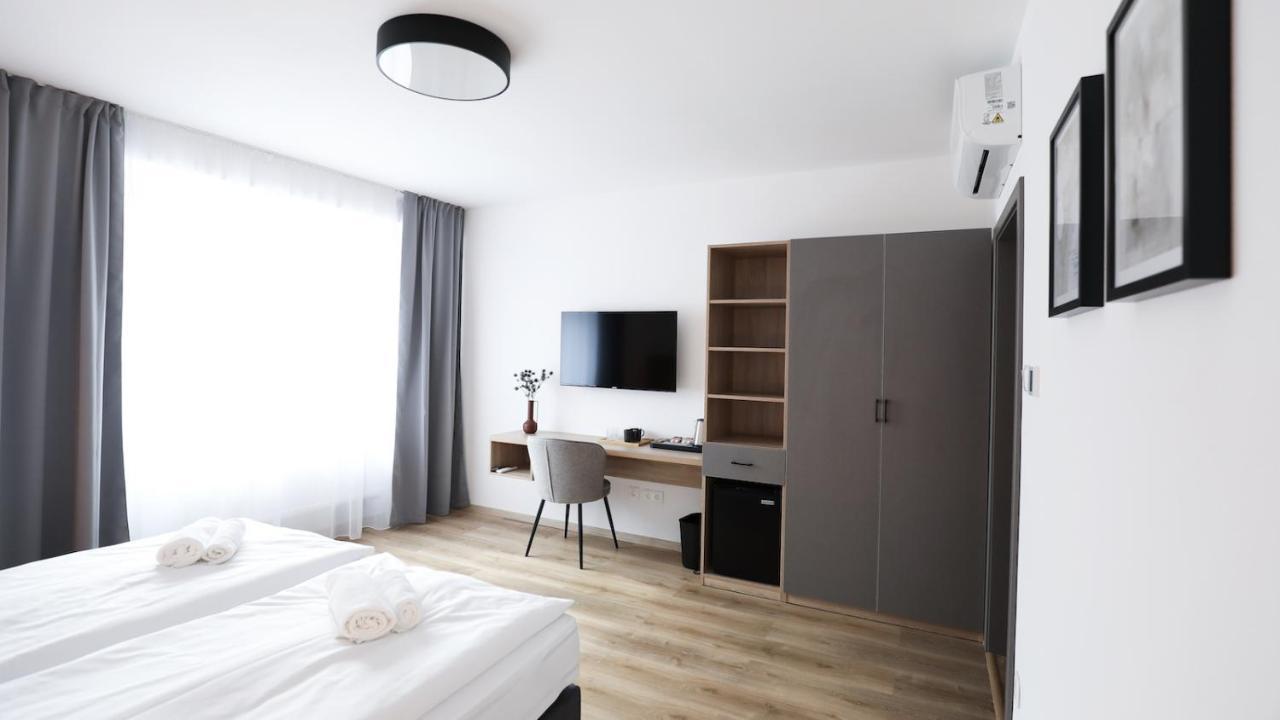 Dubno Eat & Sleep Hotel Nova Dubnica Exterior photo
